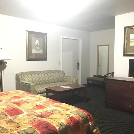 Rapids Inn & Suites Уисконсин Рапидс Екстериор снимка