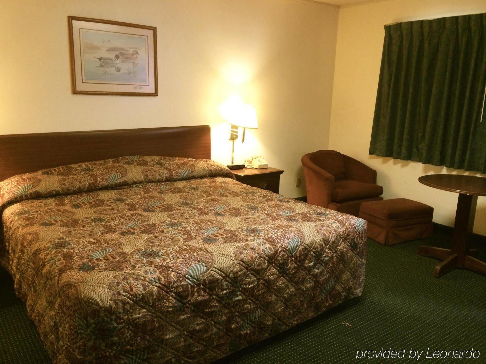 Rapids Inn & Suites Уисконсин Рапидс Екстериор снимка