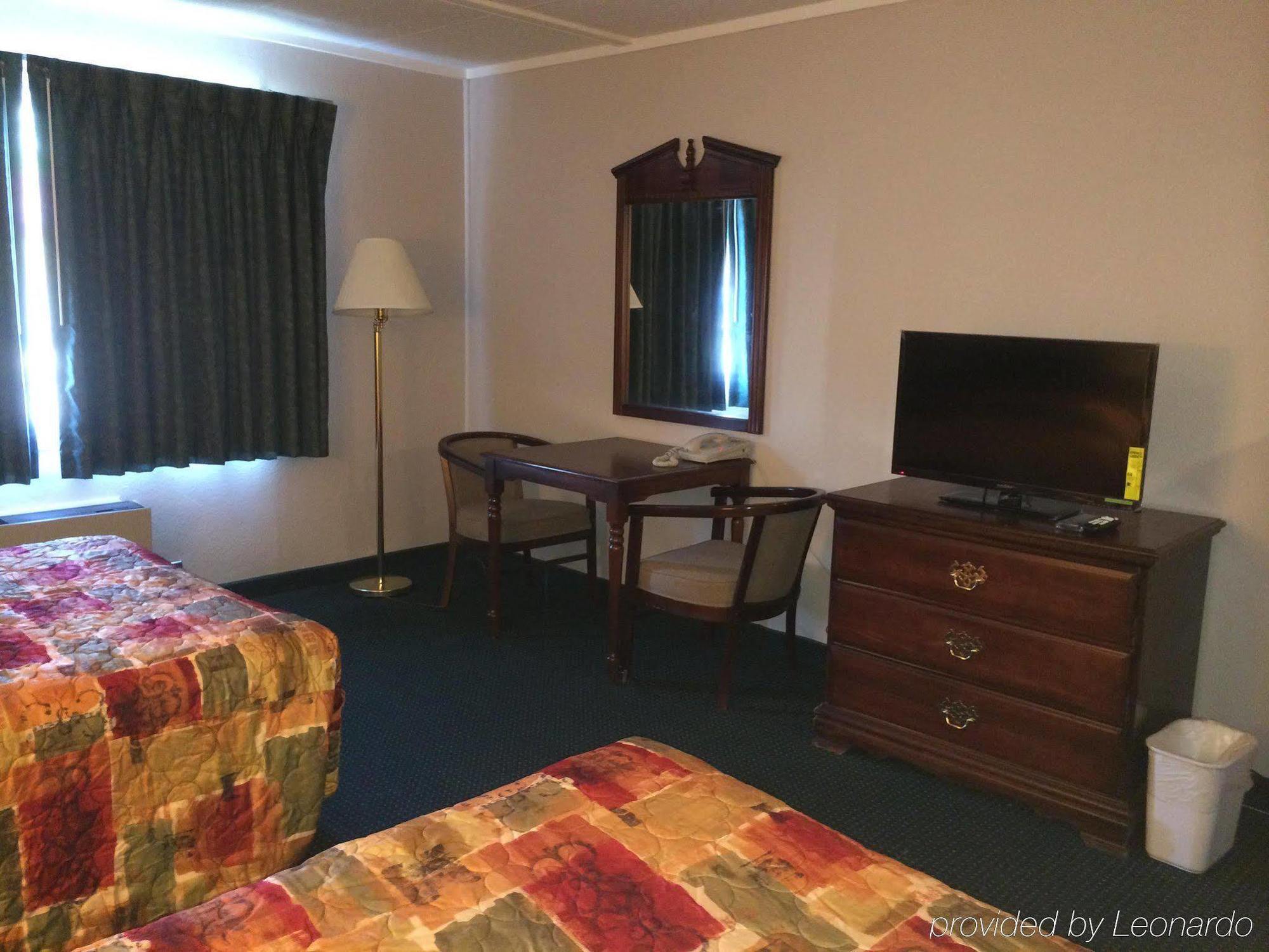 Rapids Inn & Suites Уисконсин Рапидс Екстериор снимка