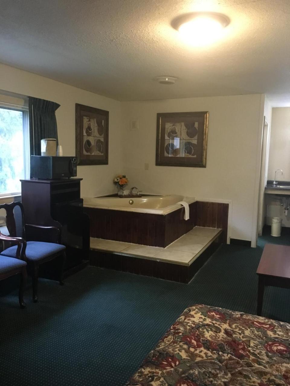 Rapids Inn & Suites Уисконсин Рапидс Екстериор снимка