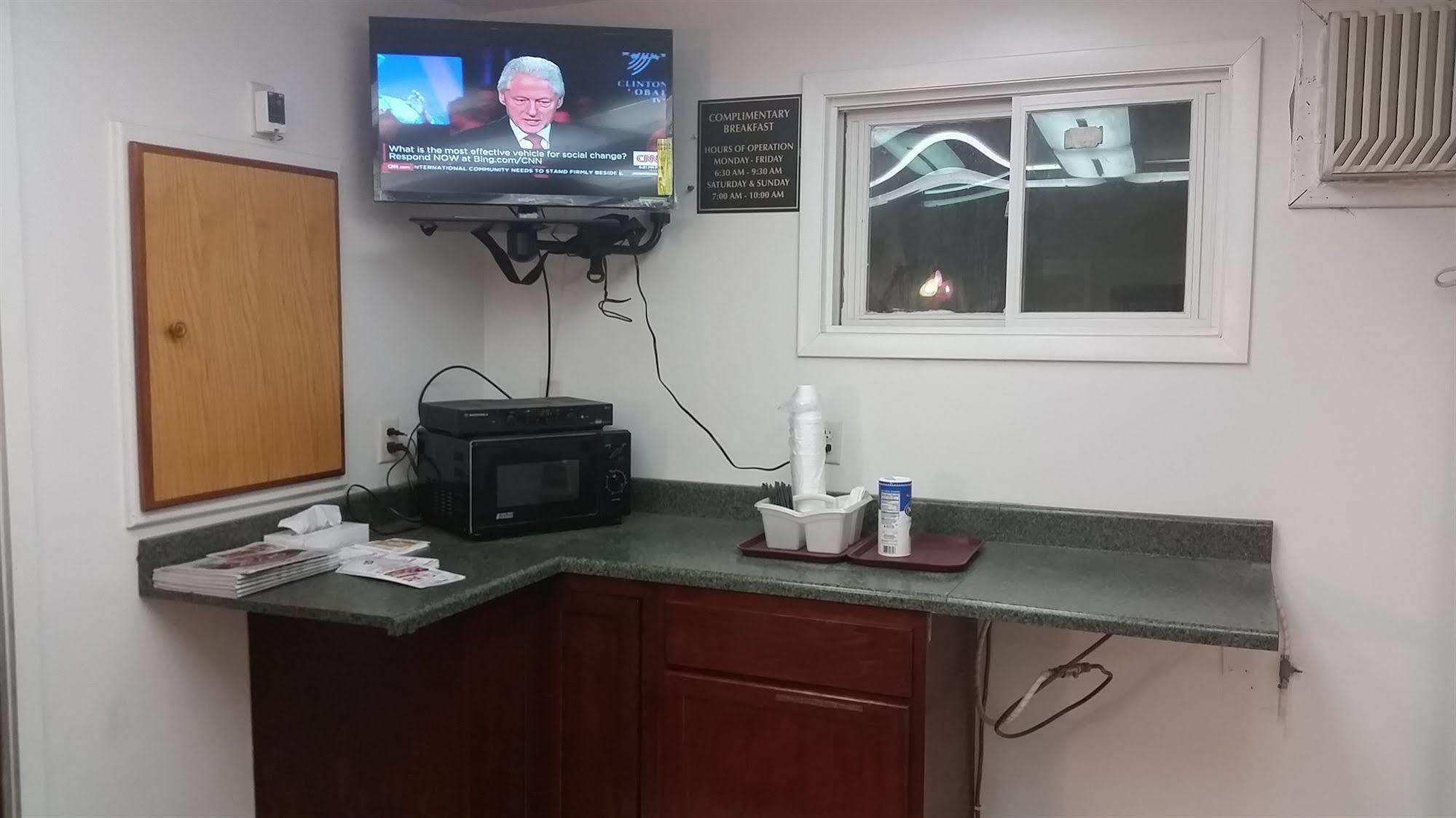 Rapids Inn & Suites Уисконсин Рапидс Екстериор снимка