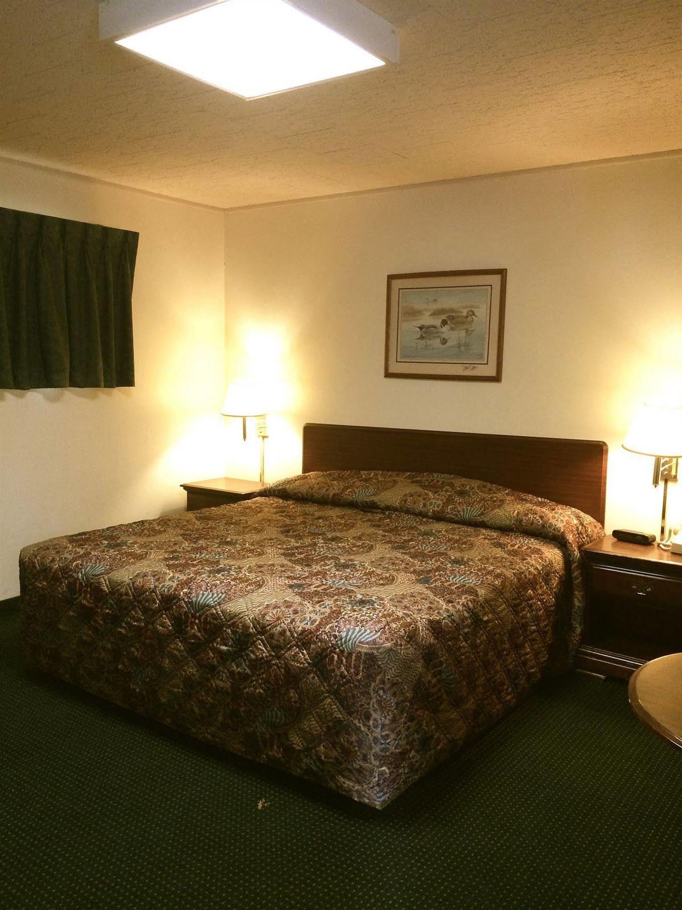 Rapids Inn & Suites Уисконсин Рапидс Екстериор снимка