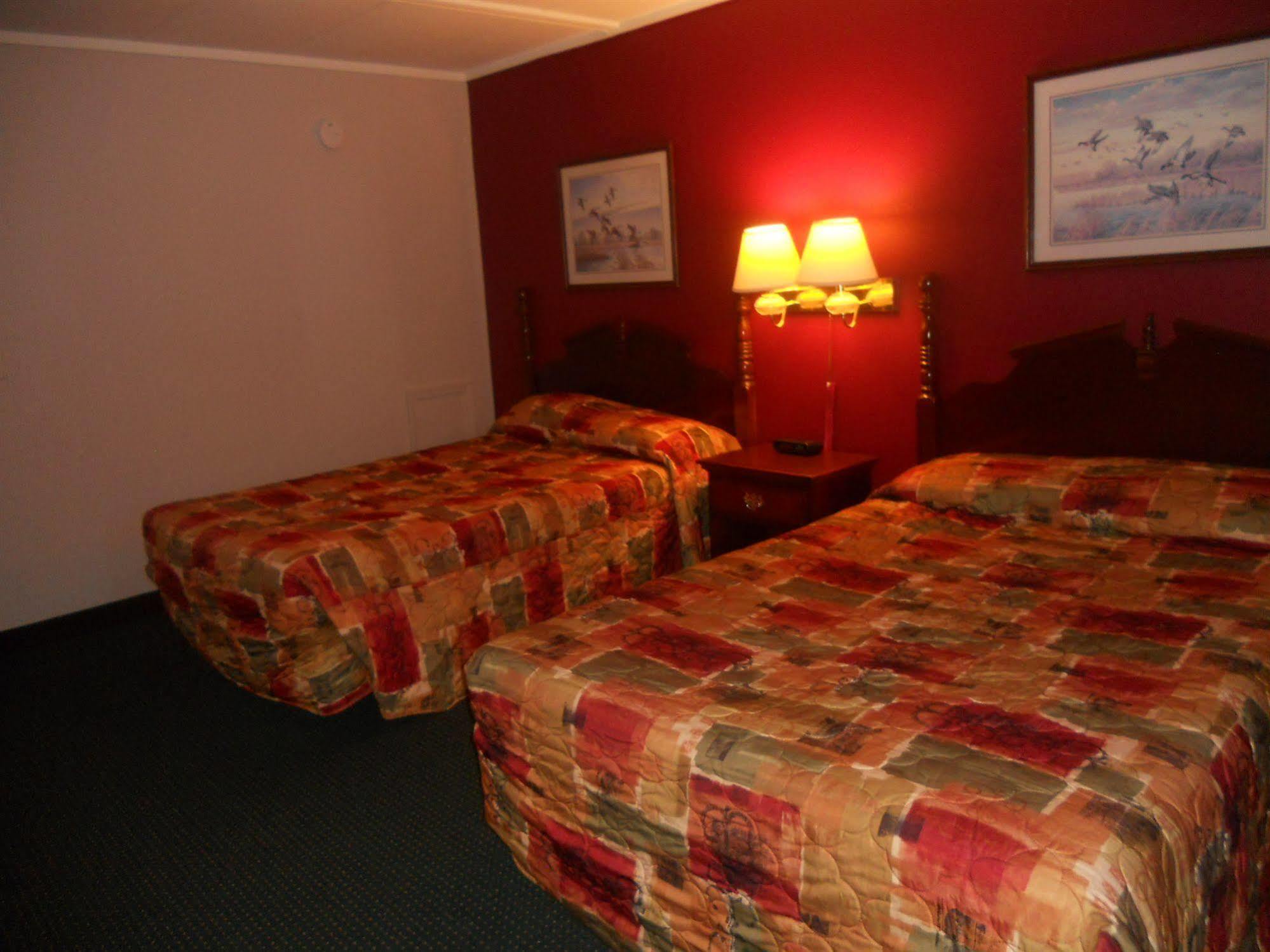 Rapids Inn & Suites Уисконсин Рапидс Екстериор снимка