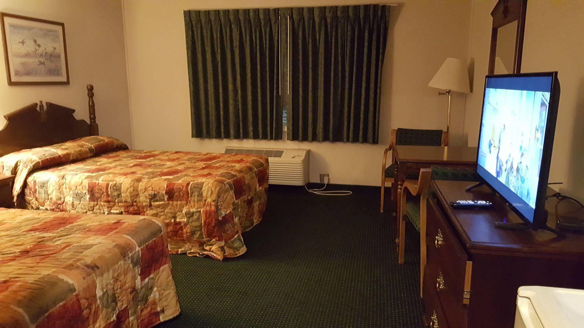 Rapids Inn & Suites Уисконсин Рапидс Екстериор снимка