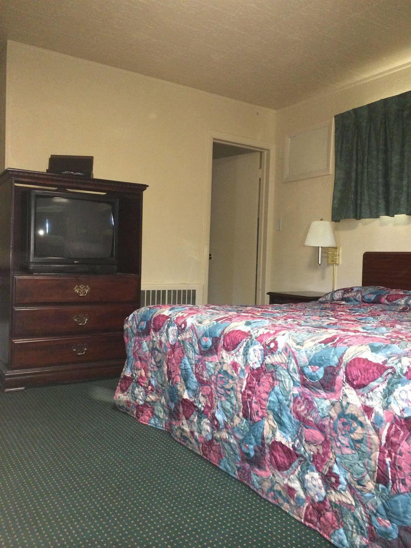 Rapids Inn & Suites Уисконсин Рапидс Екстериор снимка