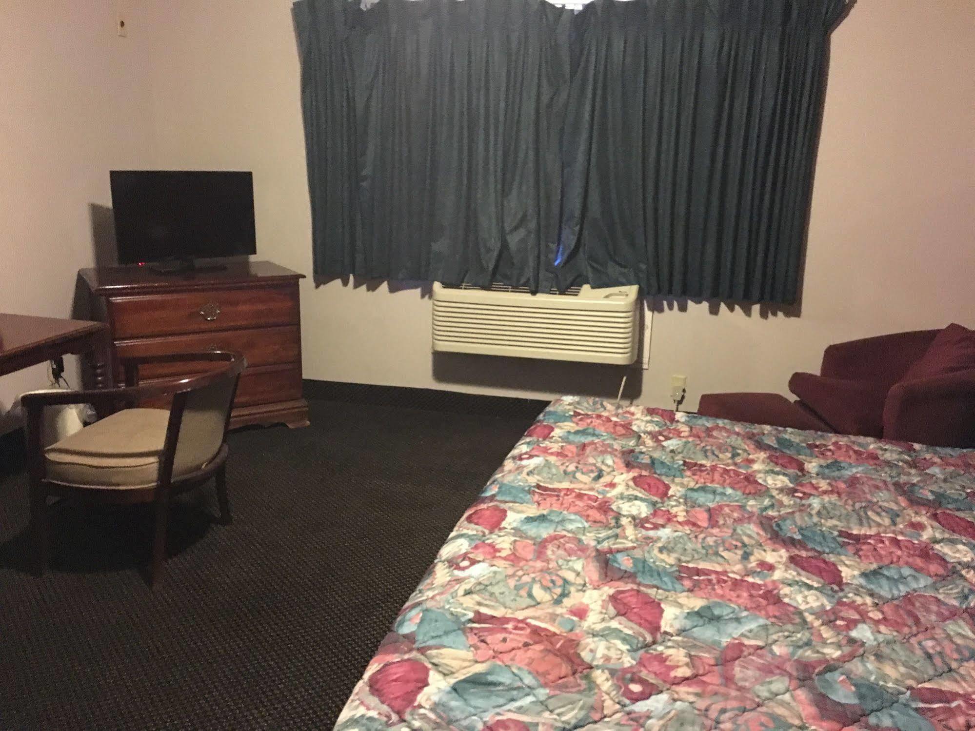 Rapids Inn & Suites Уисконсин Рапидс Екстериор снимка