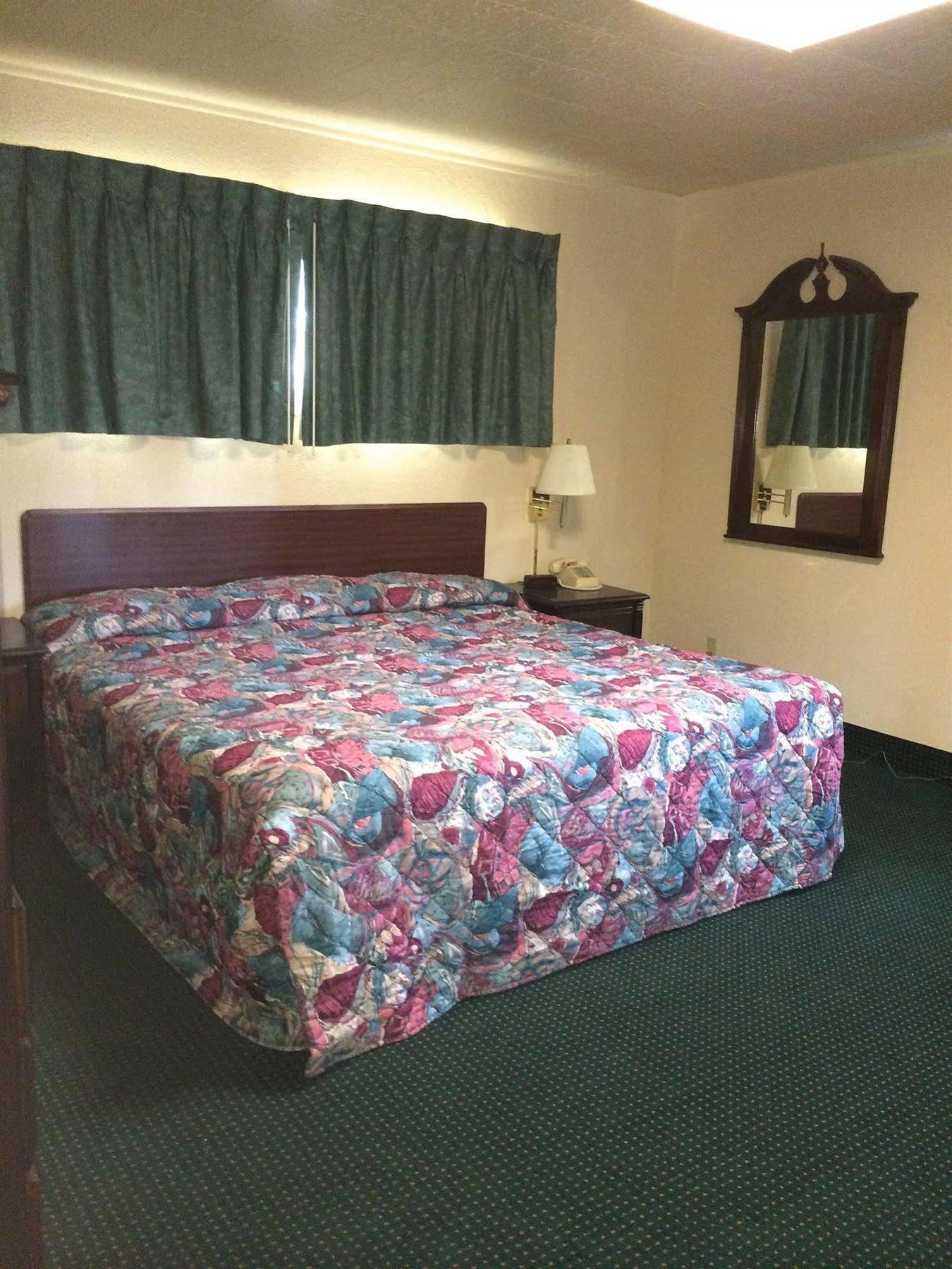 Rapids Inn & Suites Уисконсин Рапидс Екстериор снимка